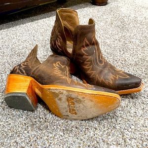 Ariat Weathered Brown Dixon, size 10.